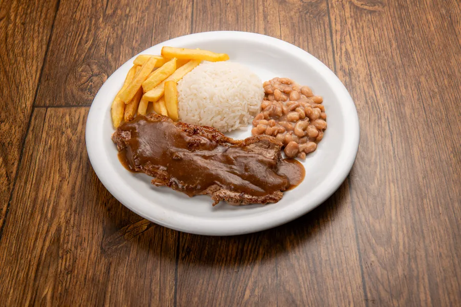 Filezinho grelhado kids com arroz, feijão e fritas